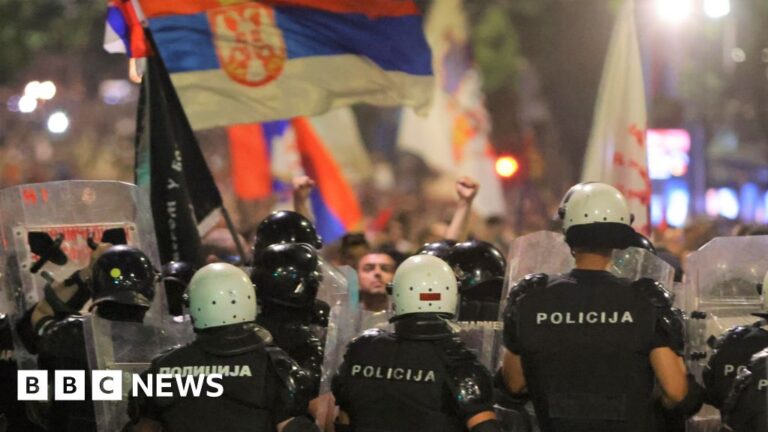 Read more about the article Serbia police clash with protesters calling for early election