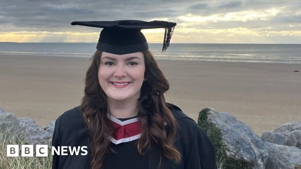 You are currently viewing Swansea University graduate applied for 646 roles before getting a job