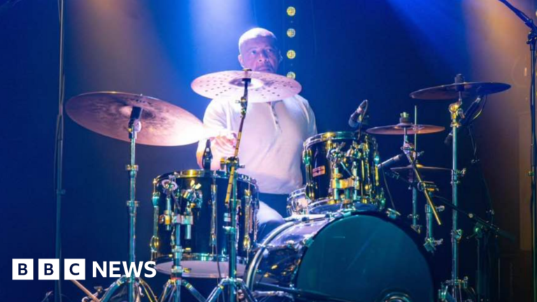 Read more about the article The Christians’ drummer has cardiac arrest on Liverpool waterfront stage
