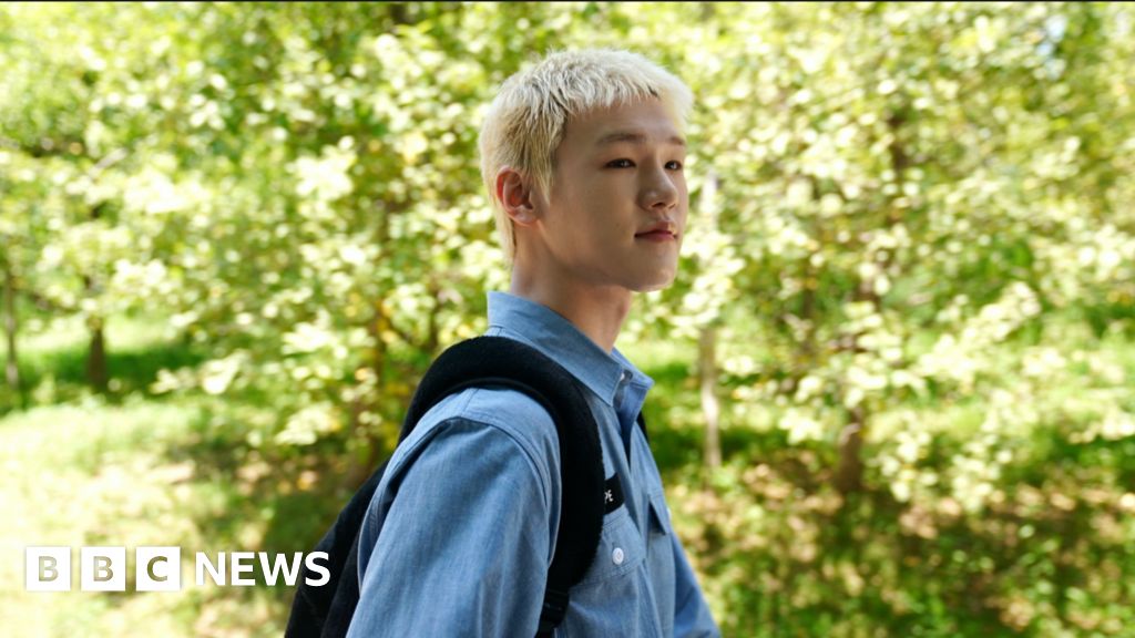 You are currently viewing The K-pop star who came out to the world on stage