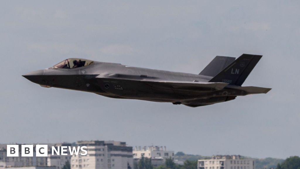 You are currently viewing UK to purchase nuclear-carrying fighter jets