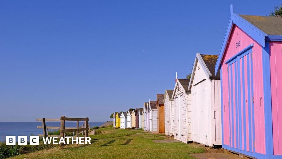 You are currently viewing UK weather: First heatwave of 2025 likely as temperatures surge above 30C