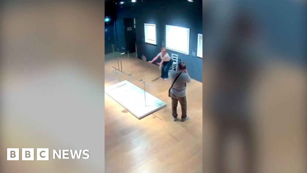You are currently viewing Visitors sit on and break artwork chair in Italian museum