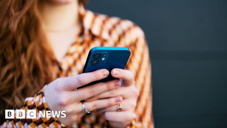 Read more about the article WhatsApp to start showing more adverts in messaging app