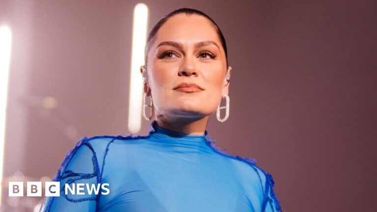 Read more about the article singer undergoes surgery after diagnosis