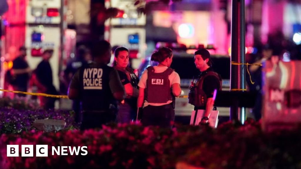 Read more about the article 4 dead, including officer in Midtown attack