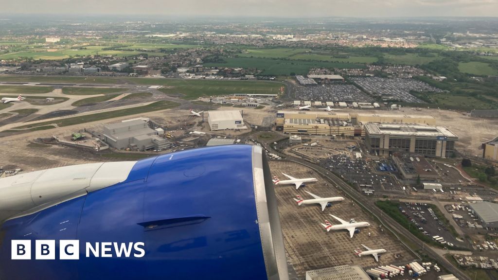 You are currently viewing Airlines angry at planned rise in Heathrow passenger charges