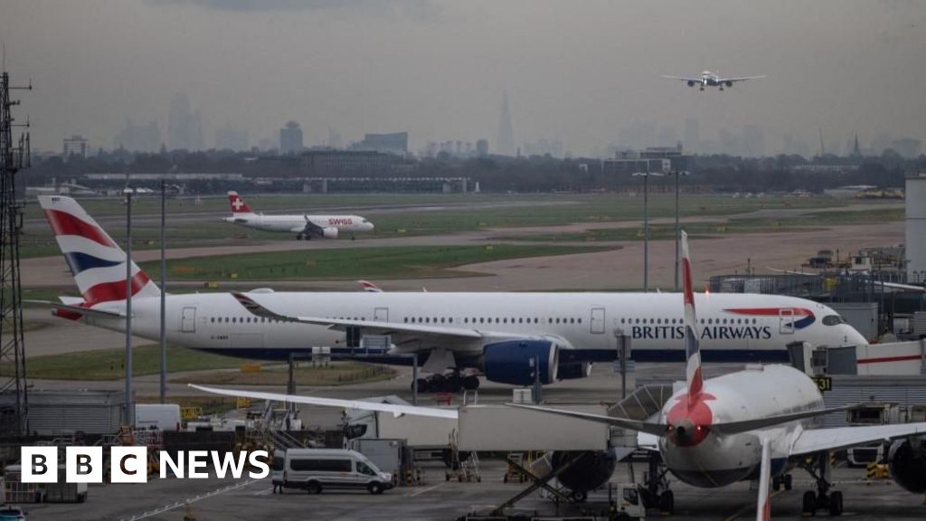 Read more about the article Airlines warn of delays after air traffic glitch