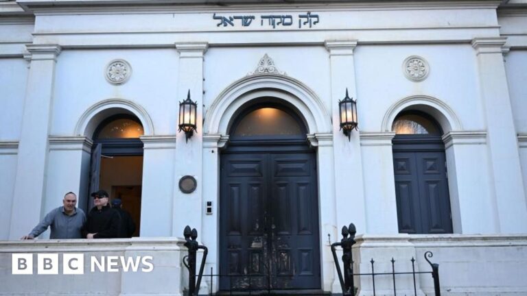 Read more about the article Australian PM vows ‘full force of law’ after arson attack at Melbourne synagogue