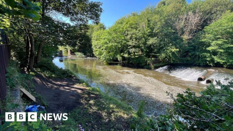 Read more about the article Boy, 15, dies in river incident in Glasgow on hottest day