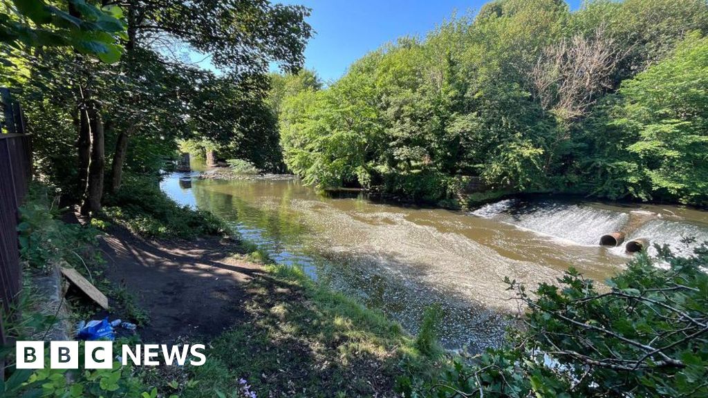 You are currently viewing Boy, 15, dies in river incident in Glasgow on hottest day