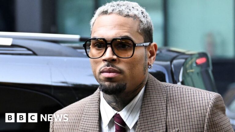Read more about the article Chris Brown in court to face more assault charges