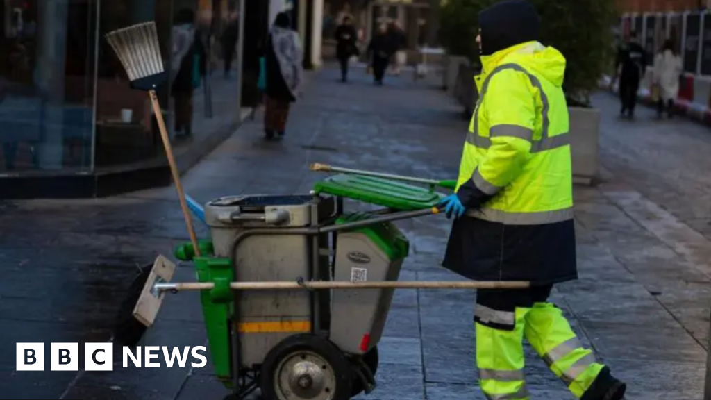 Council pauses bid for living wage recognition - Stream24 News You are currently viewing Council pauses bid for living wage recognition