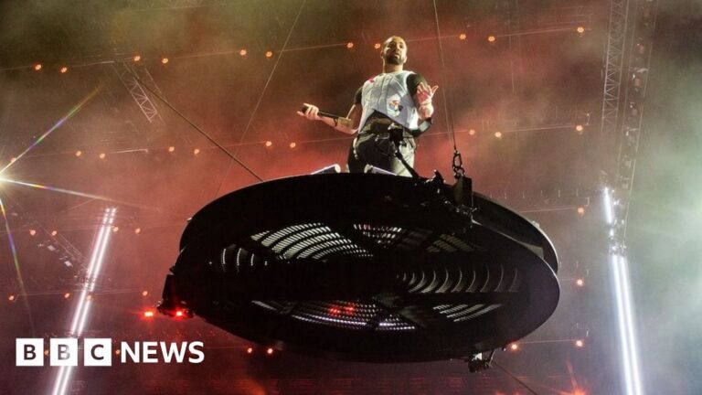 Read more about the article Disappointment as Drake’s final Wireless set ends after 40 minutes