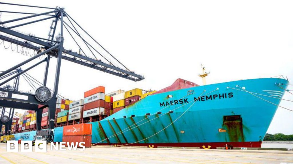 Read more about the article Donald Trump takes aim at US Fed as import drop lifts economy