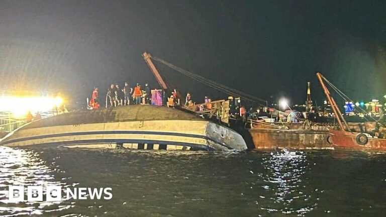 Read more about the article Dozens dead after tourist boat capsizes in Vietnam
