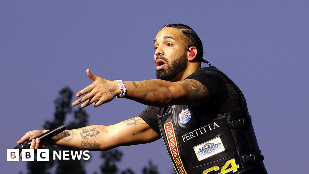 Read more about the article Drake cancels Manchester gig over ‘travel issues’