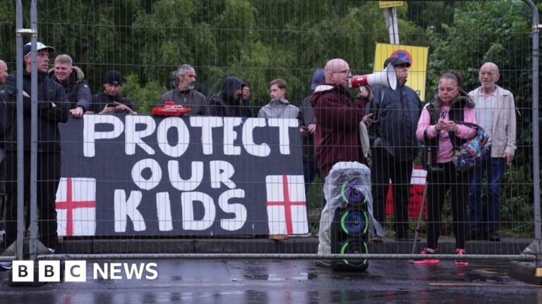 Read more about the article Epping council votes to urge government to shut asylum hotel