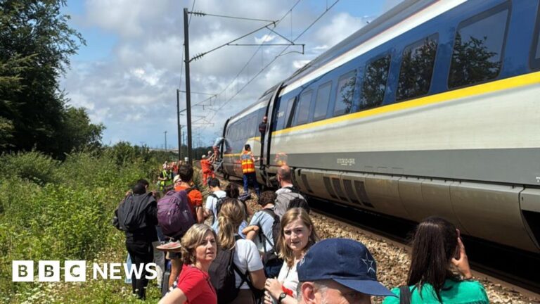 Read more about the article Eurostar train evacuated in northern France after four-hour wait