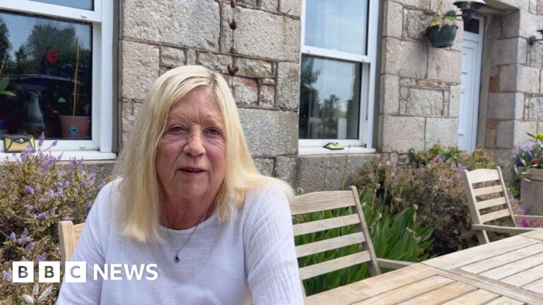 Read more about the article Former teacher says phone ban will not be easy