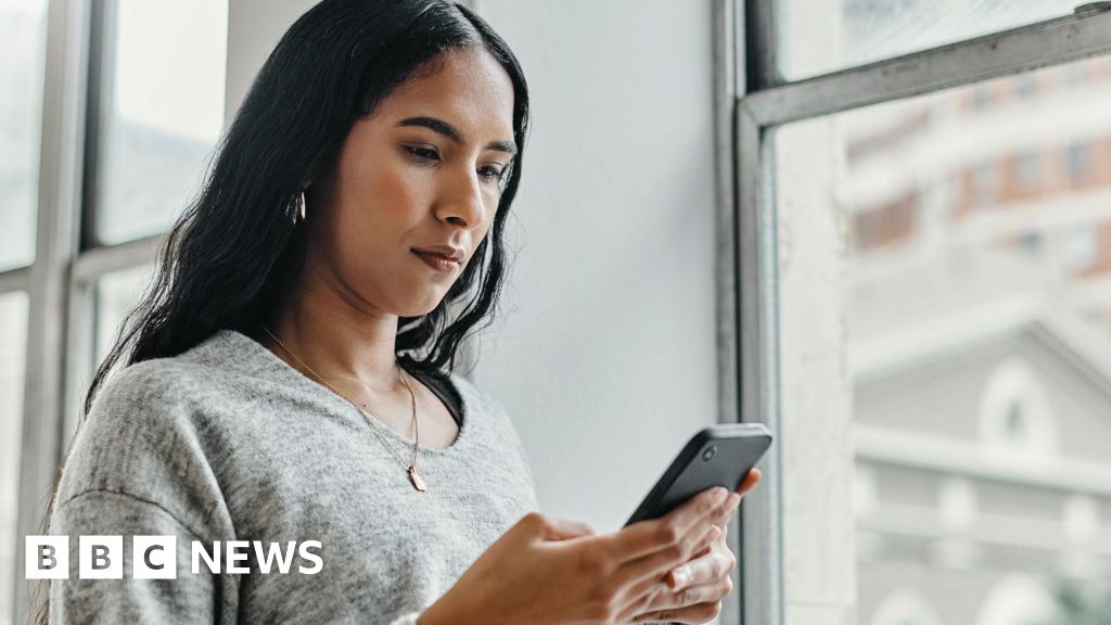 You are currently viewing Google launches new AI search feature in UK
