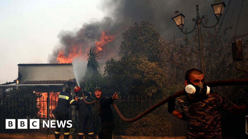 Read more about the article Greece battles wildfires, evacuating residents near Athens