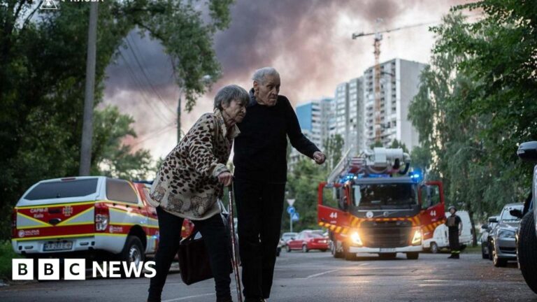 Read more about the article Kyiv hit by barrage of drone strikes as Putin spurns Trump’s truce bid
