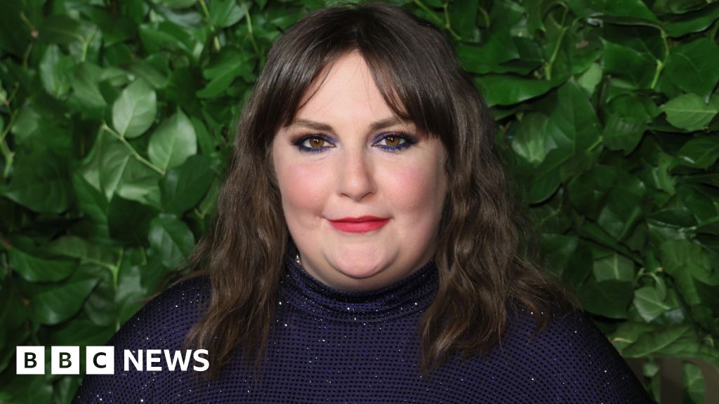 You are currently viewing Lena Dunham on fatphobia, dating advice and her new London rom-com Too Much