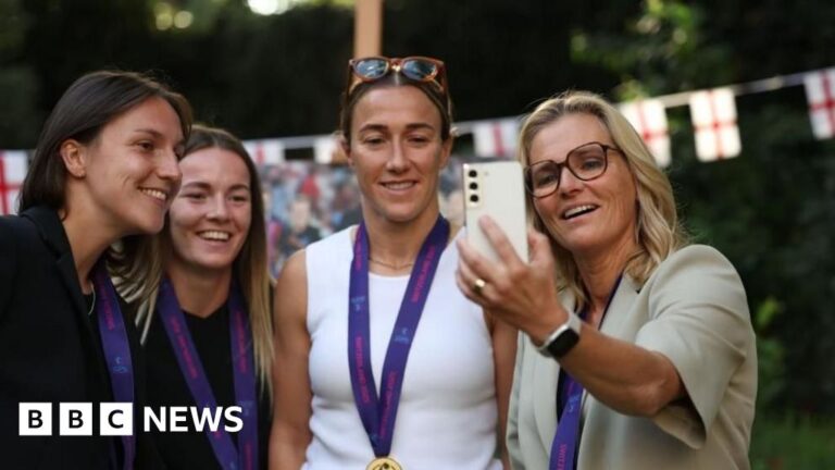Read more about the article Lionesses to hold victory parade after historic Euro 2025 win