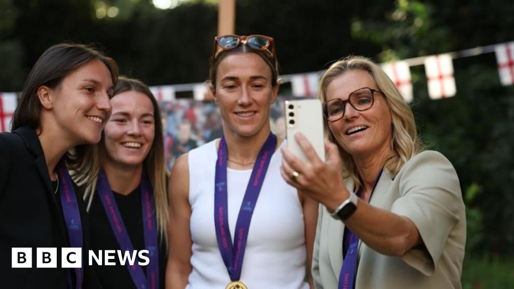 Read more about the article Lionesses to hold victory parade after historic Euro 2025 win