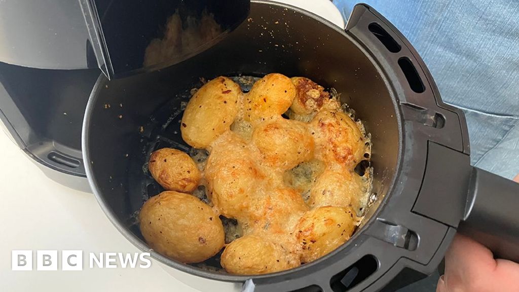 Read more about the article More air fryers to be handed out to North Lincolnshire pensioners