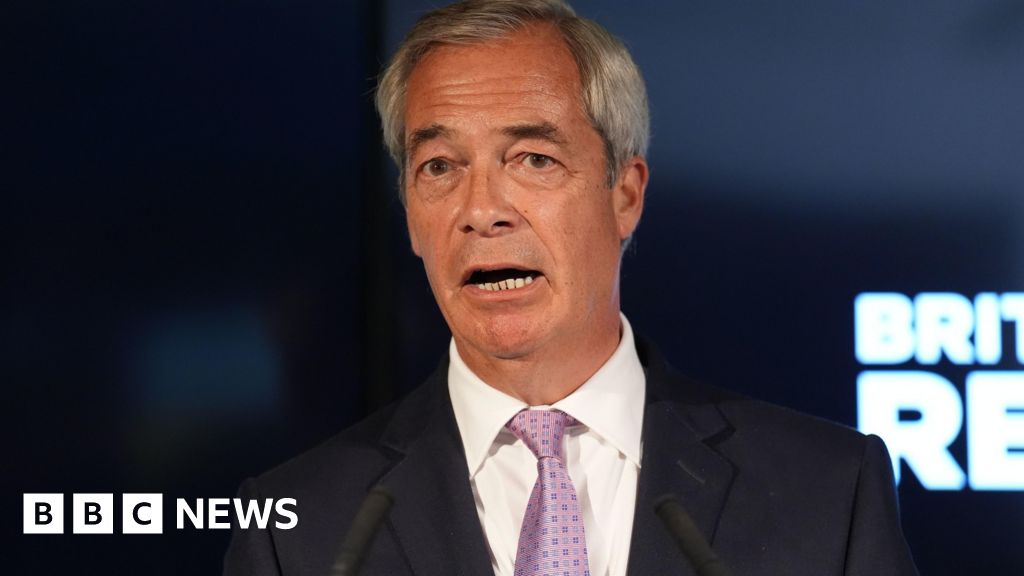 Read more about the article Nigel Farage urges minister to apologise for Jimmy Savile online safety claim