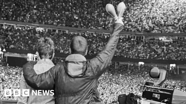 Read more about the article Oasis setlist for comeback tour with Wonderwall and Don’t Look Back in Anger