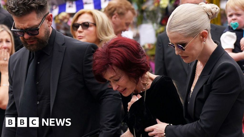 Read more about the article Ozzy Osbourne gets raucous and emotional send-off in Birmingham