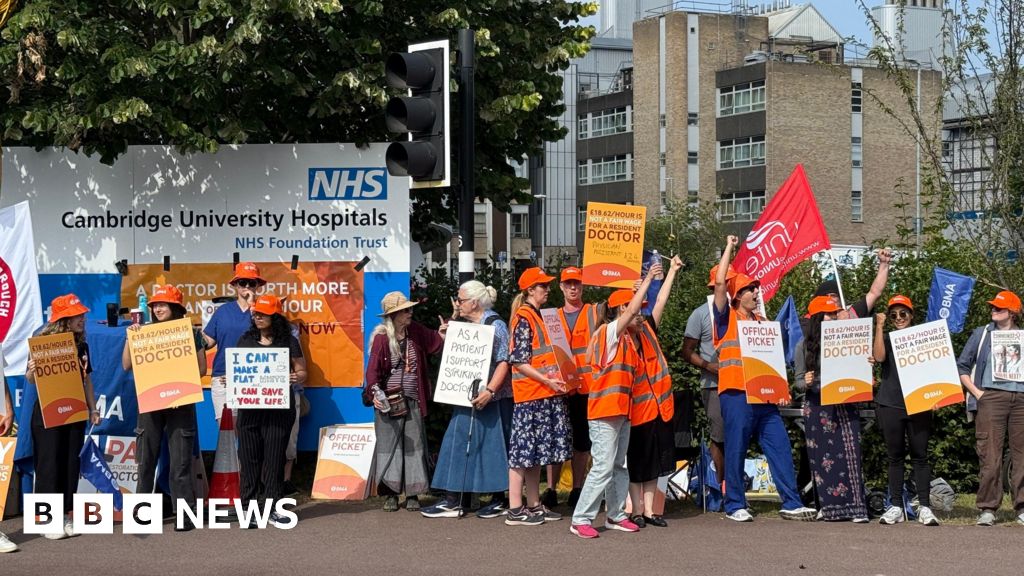You are currently viewing Patients urged to still attend appointments amid doctor strikes