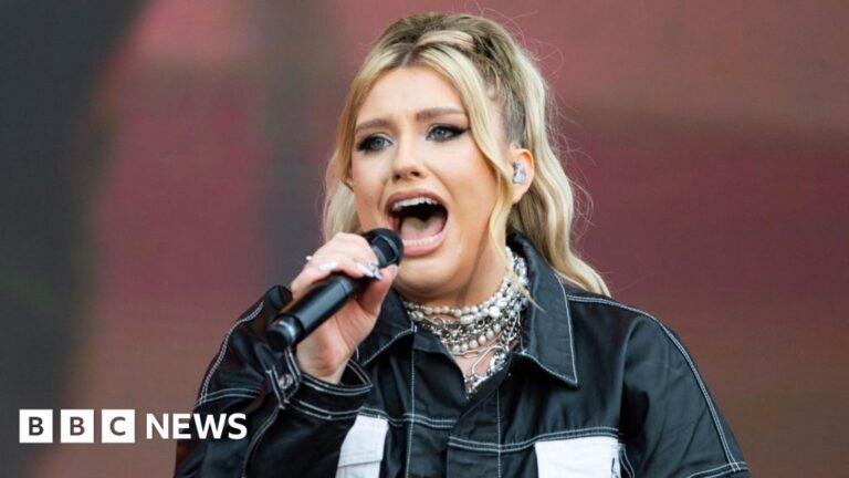 Read more about the article Pop star Ella Henderson reveals endometriosis diagnosis