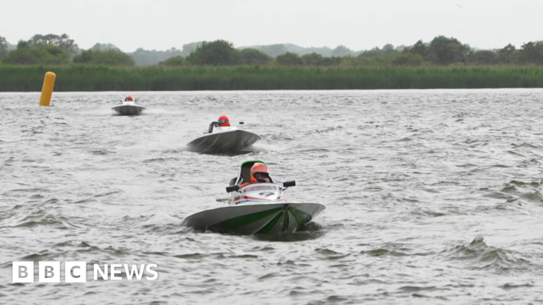 Read more about the article Powerboat driver Brett Duncan dies after crash at Oulton Broad