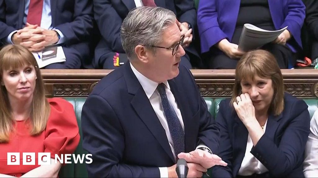 You are currently viewing Rachel Reeves ‘going nowhere’, says No 10 after Commons tears