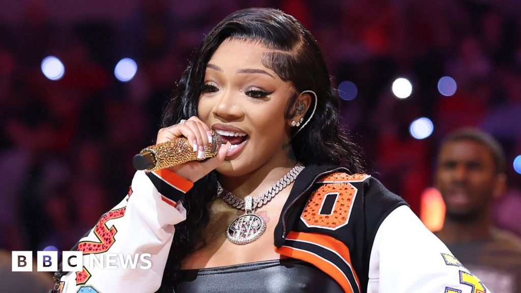 Rapper GloRilla complains after drugs arrest