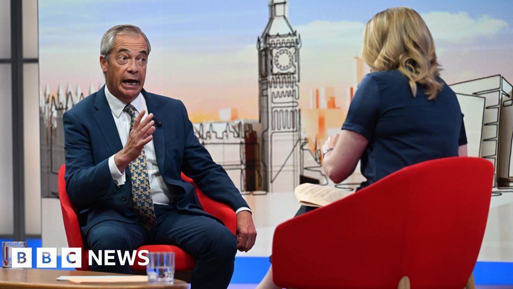 Read more about the article Reform UK councillors obstructed by officials, Nigel Farage says