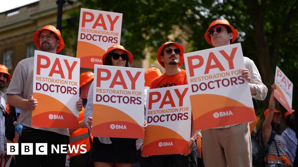 Starmer pleads with resident doctors to halt strike - Stream24 News You are currently viewing Starmer pleads with resident doctors to halt strike