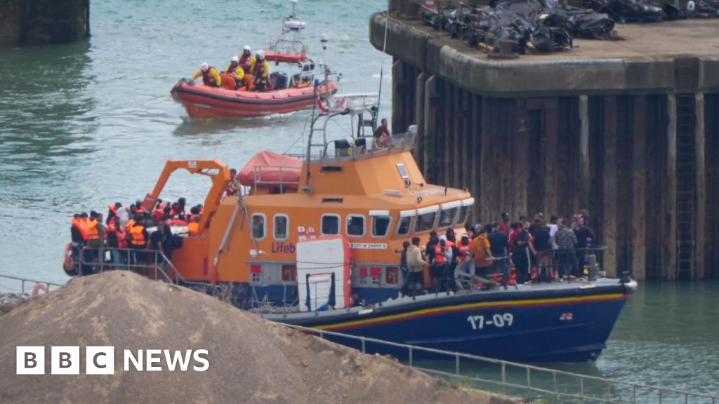 Read more about the article Small boats crossings hit 25,000 for the year