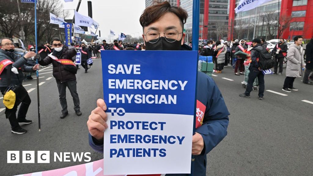 You are currently viewing South Korea medical students end 17-month boycott of classes