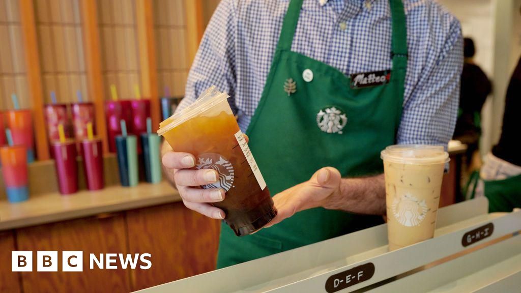 Read more about the article Starbucks ditches pickup-only stores because they ‘lack warmth’