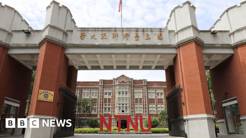 Taiwan coach apologises for 'pressuring' students to give blood - Stream24 News You are currently viewing Taiwan coach apologises for ‘pressuring’ students to give blood