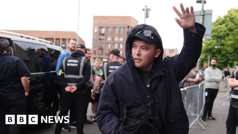 Read more about the article ‘They can’t stop us’ – Kneecap hit out at John Swinney at Glasgow show