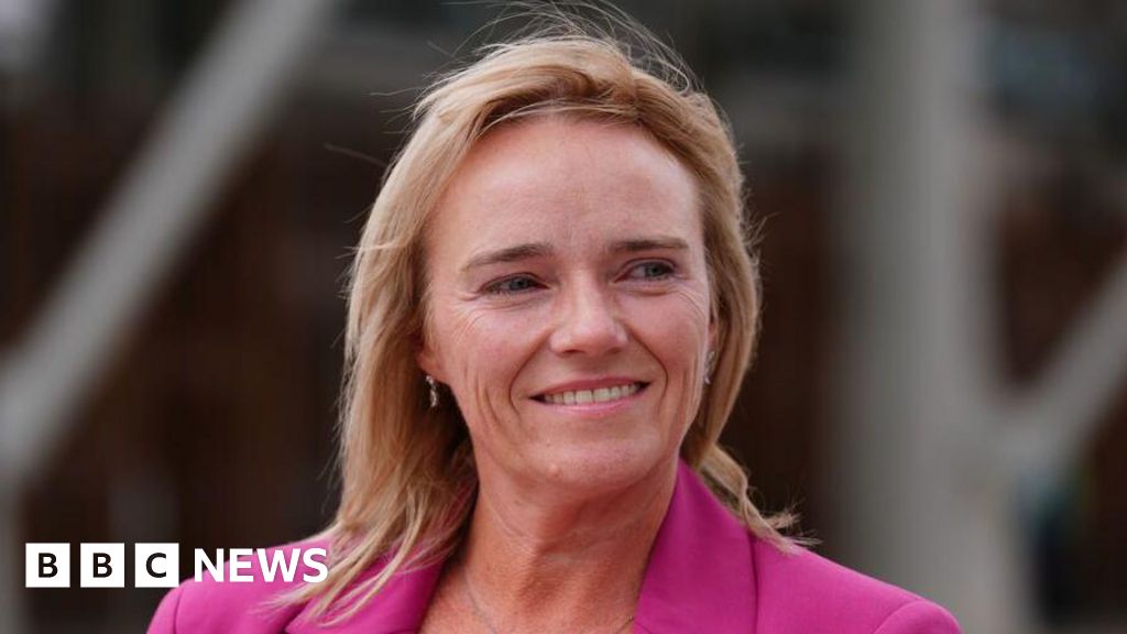You are currently viewing Trans changing room row nurse cleared of misconduct as tribunal resumes