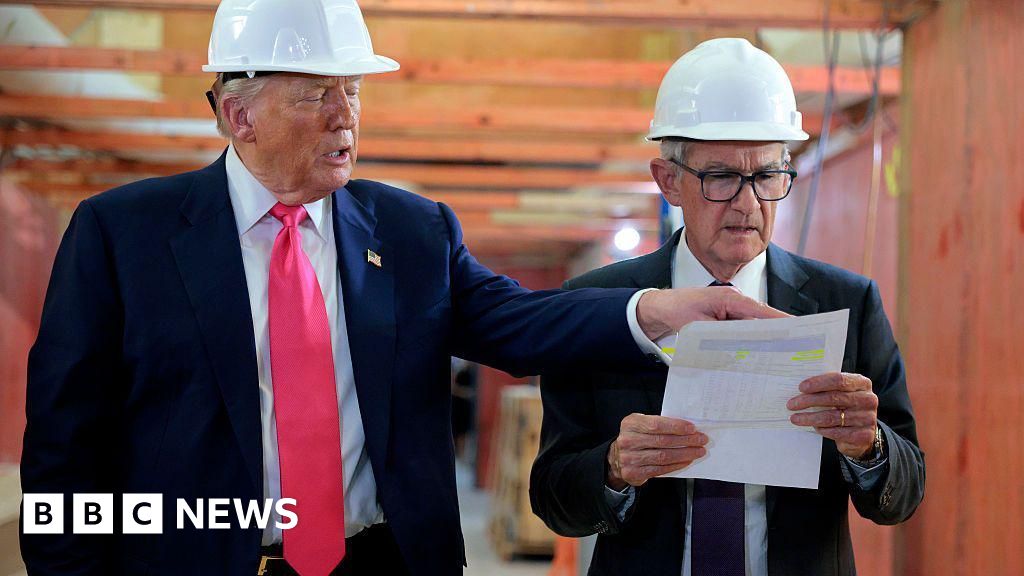 Read more about the article Trump bickers with Powell over Fed renovation costs
