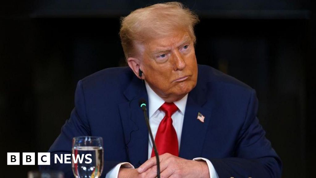 You are currently viewing Trump threatens 35% tariffs on Canadian goods