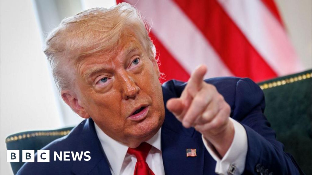Read more about the article Trump to meet Swinney and open golf course on final day of visit